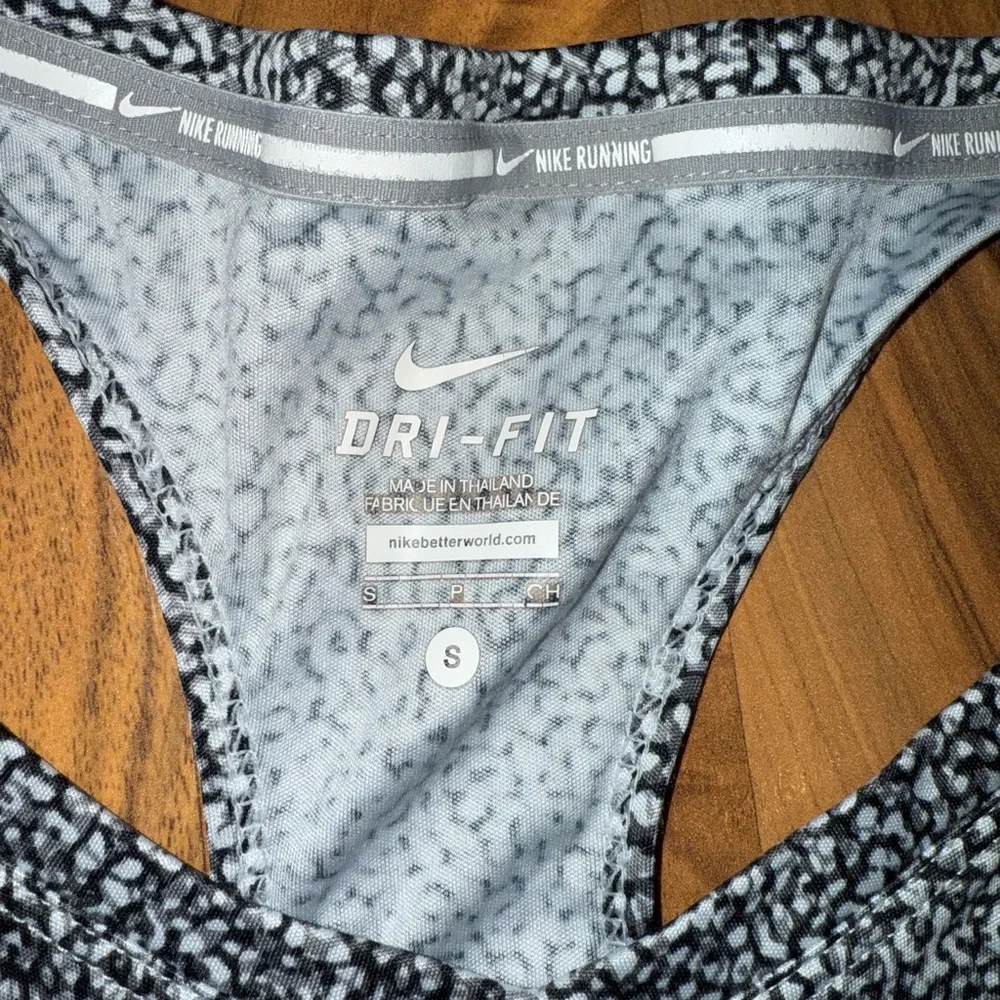 Nike drifit running tank top size small athleisure, athletic,‎ workout